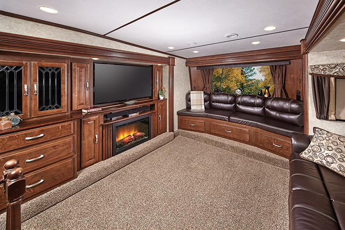 Fifth Wheel Trailers With Front Lounges