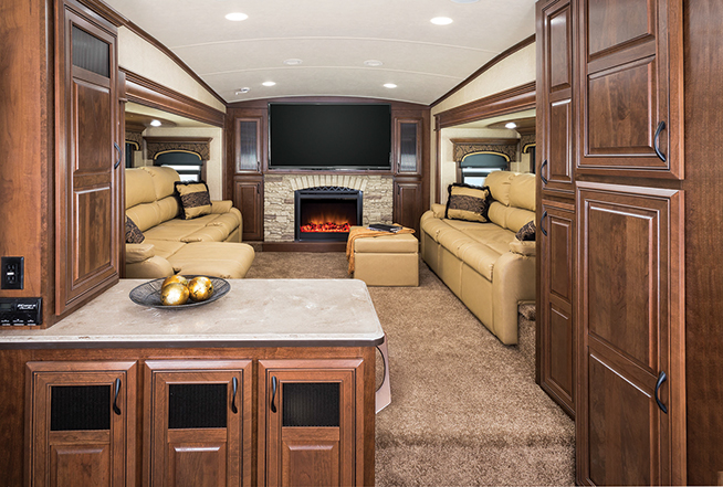 Fifth Wheel Trailers With Front Lounges