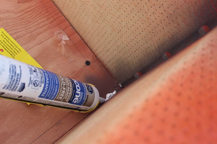 Sealing floor of Dinoot trailer with caulking