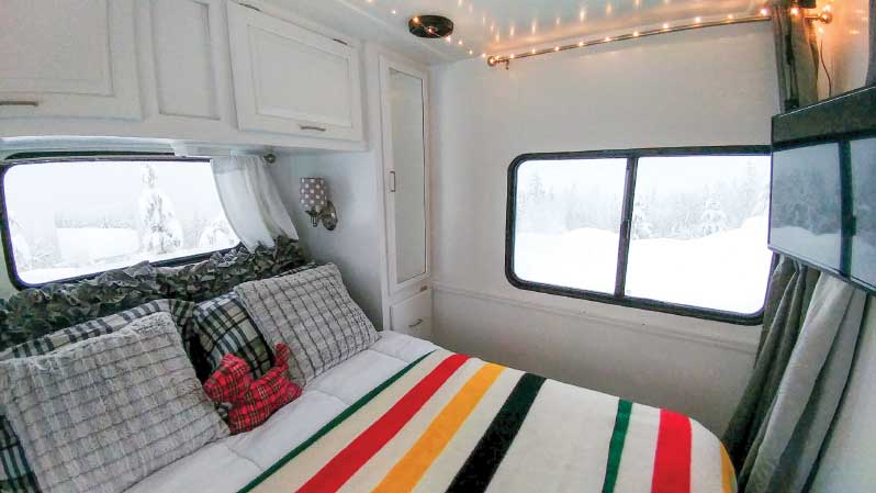 White woodwork and bold stripes make the Wagners’ bedroom cheerful, even on cold winter days.