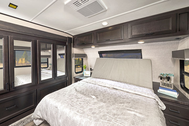 Queen bed in Highland Ridge Roamer fifth-wheel 