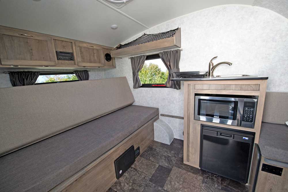 Roulottes ProLite 12V travel trailer interior, seating area