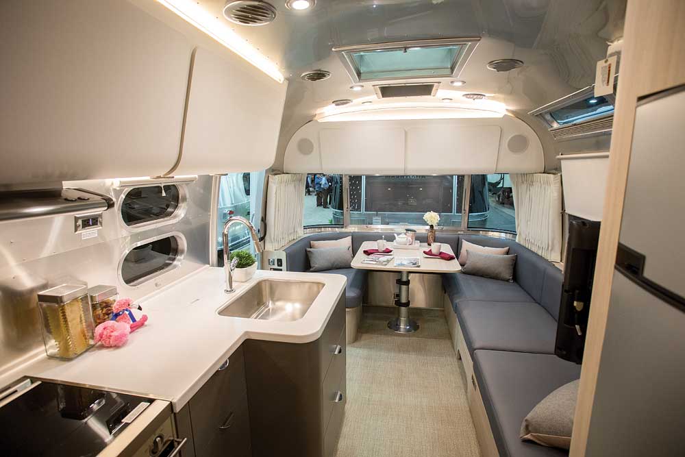 Airstream Globetrotter 27FB