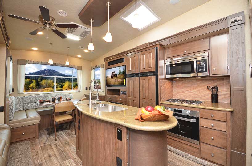 Northwood Arctic Fox Grande Ronde 28-5C interior kitchen