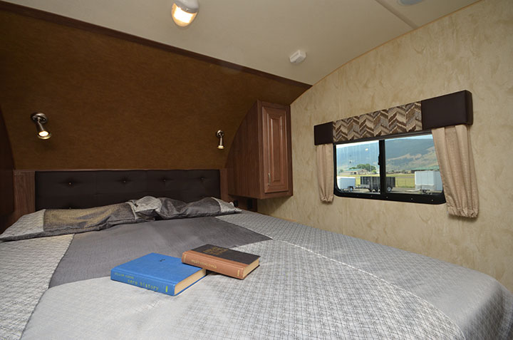 Queen bed in Northwood Fox Mountain 265RDS fifth-wheel