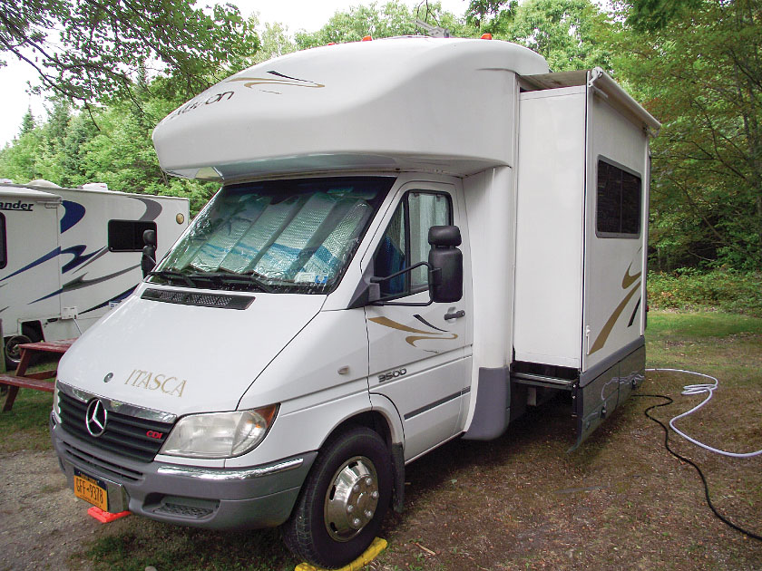 The 2007 Itasca Navion 23J is built on the Sprinter chassis and offers a single driver's side slideout to help expand the dining area.