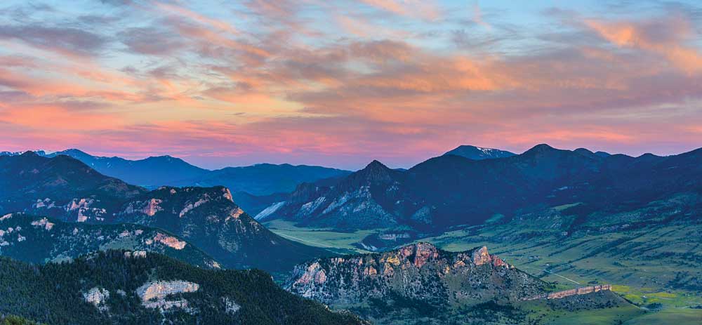 Red Lodge Montana Gateway to Yellowstone National Park via the Scenic  Beartooth Highway 