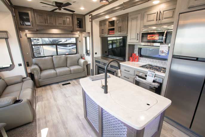 Heartland Bighorn 3375SS fifth-wheel travel trailer interior
