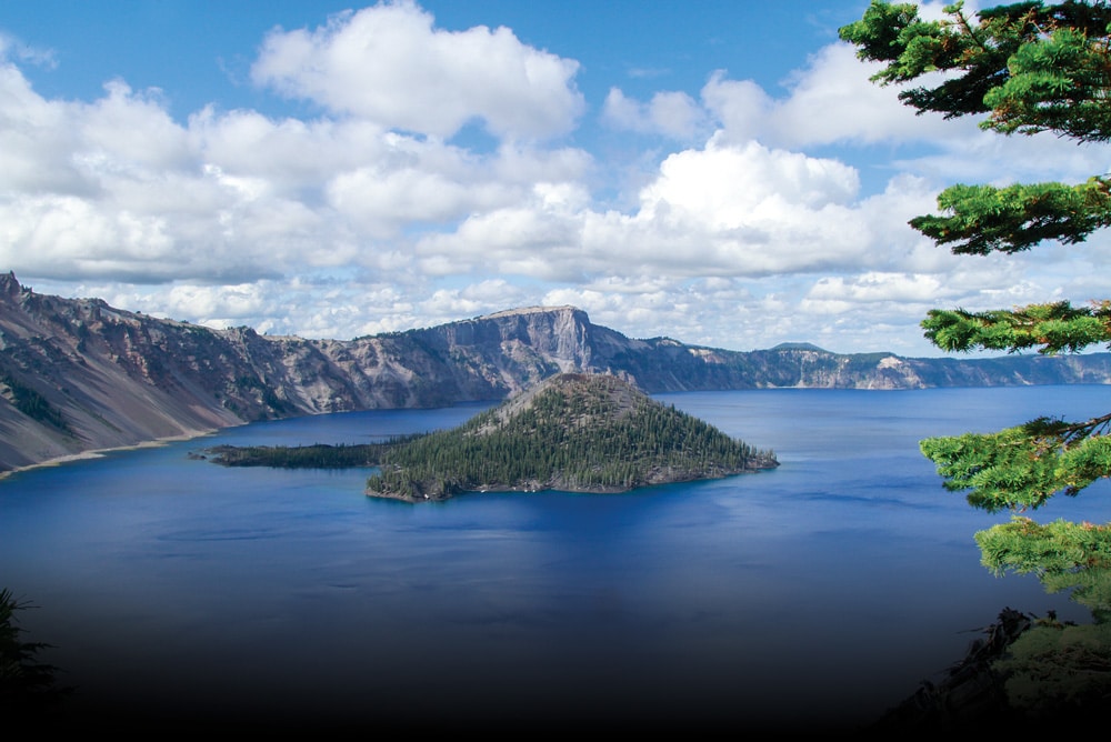 Visitors can take boat tours to Wizard Island. 