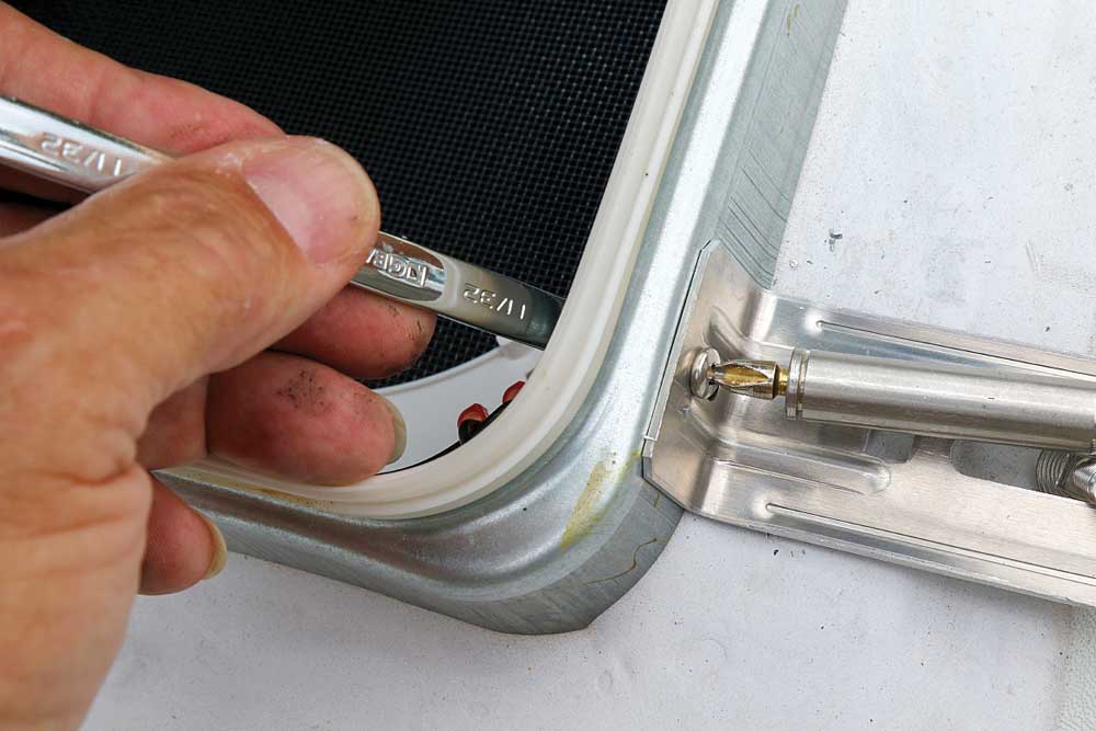 technician tightens all mounting-bracket attachment hardware securely using a Phillips-head screwdriver and an 11⁄32-inch wrench.