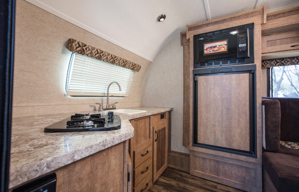 The rear kitchen’s countertop spans the width of the 18DS, making for impressive preparation and storage space.