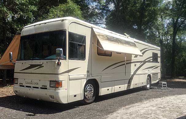 The 2000 Country Coach Intrigue with original decals and awning.