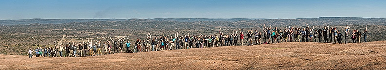 2018 RV Entrepreneur Summit participants pose for a group photo on a hike.