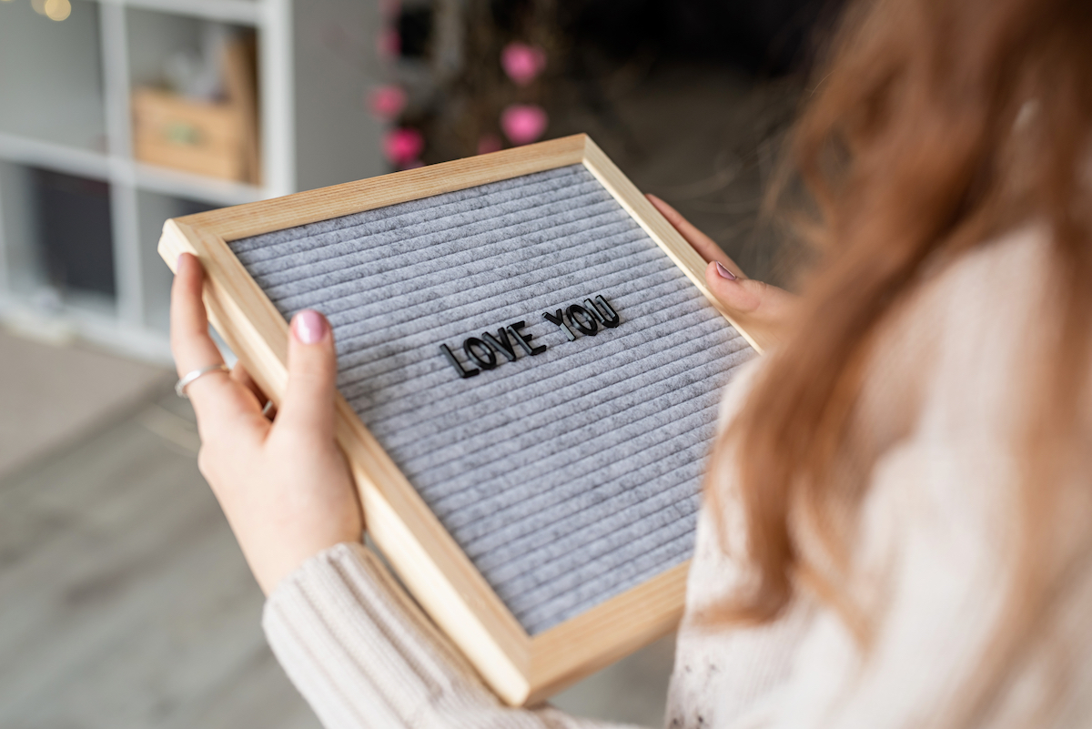 Love-You-Letterboard-Valentines-Day-Decor