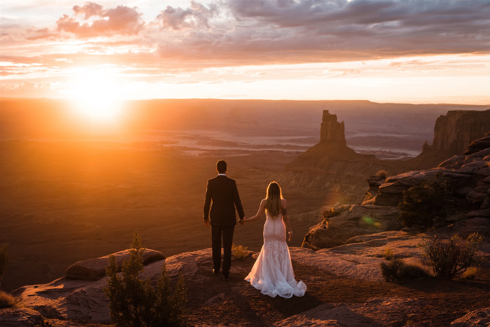 Desert adventure elopement. Image: The Foxes Photography