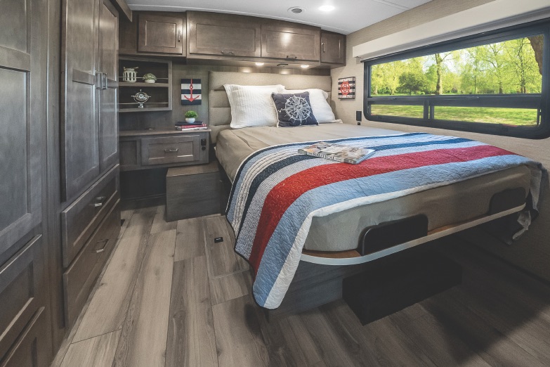 Winnebago inspire bedroom
