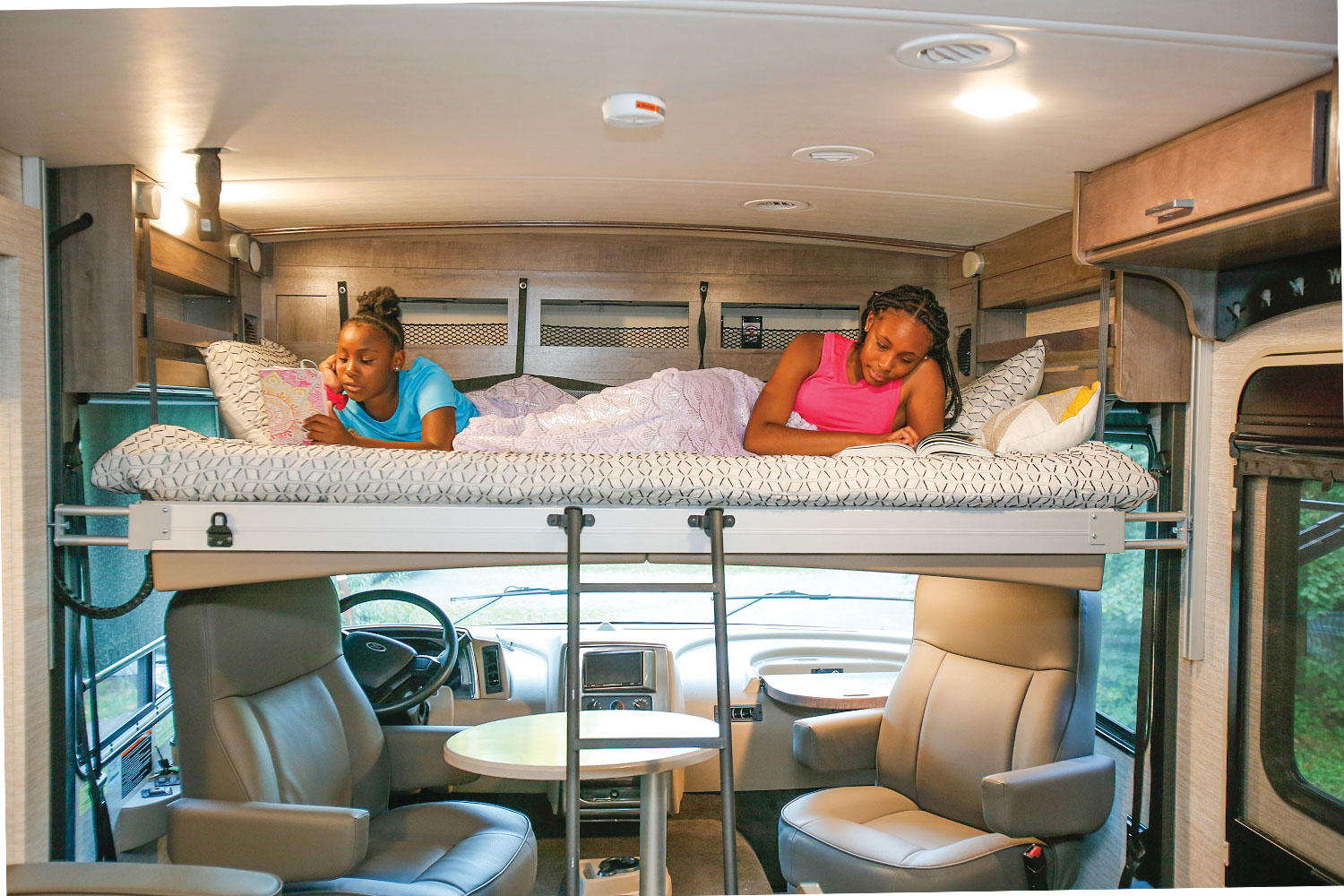 Winnebago Vista 31B Interior