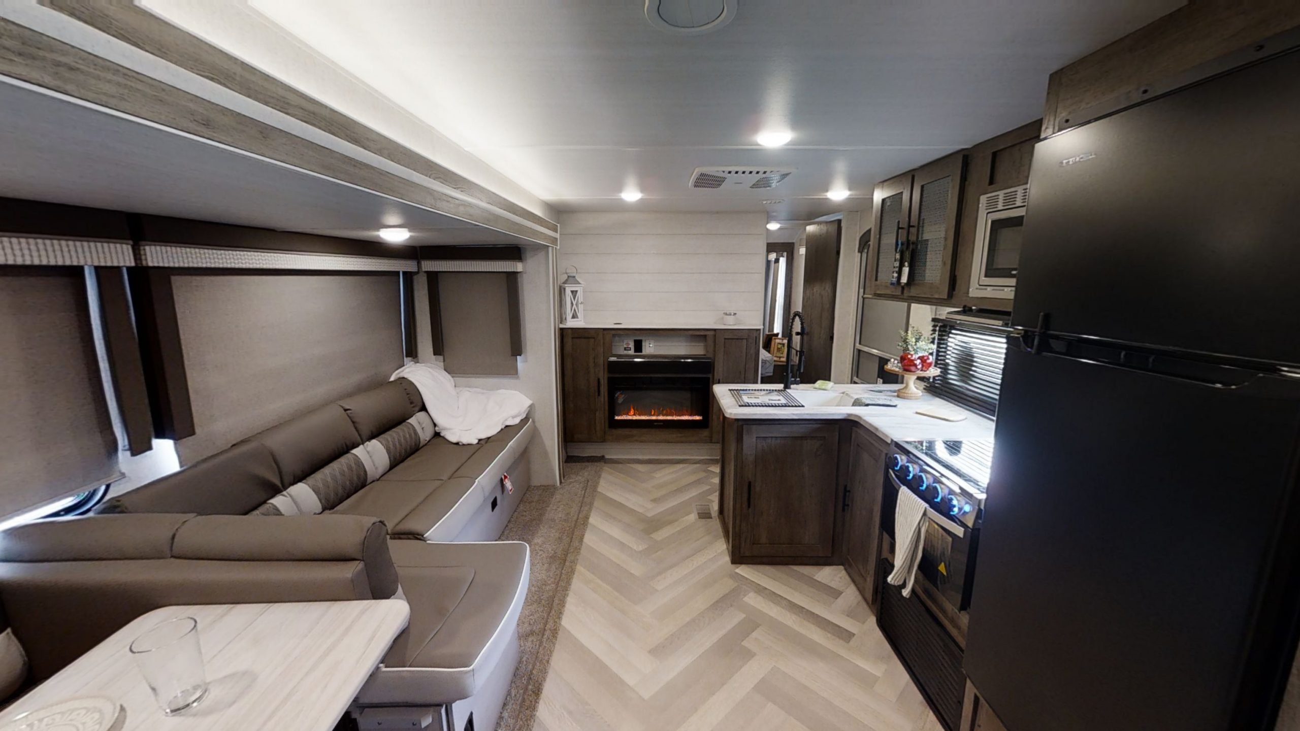 Travel Trailer: Forest River Wildwood 32BHDS