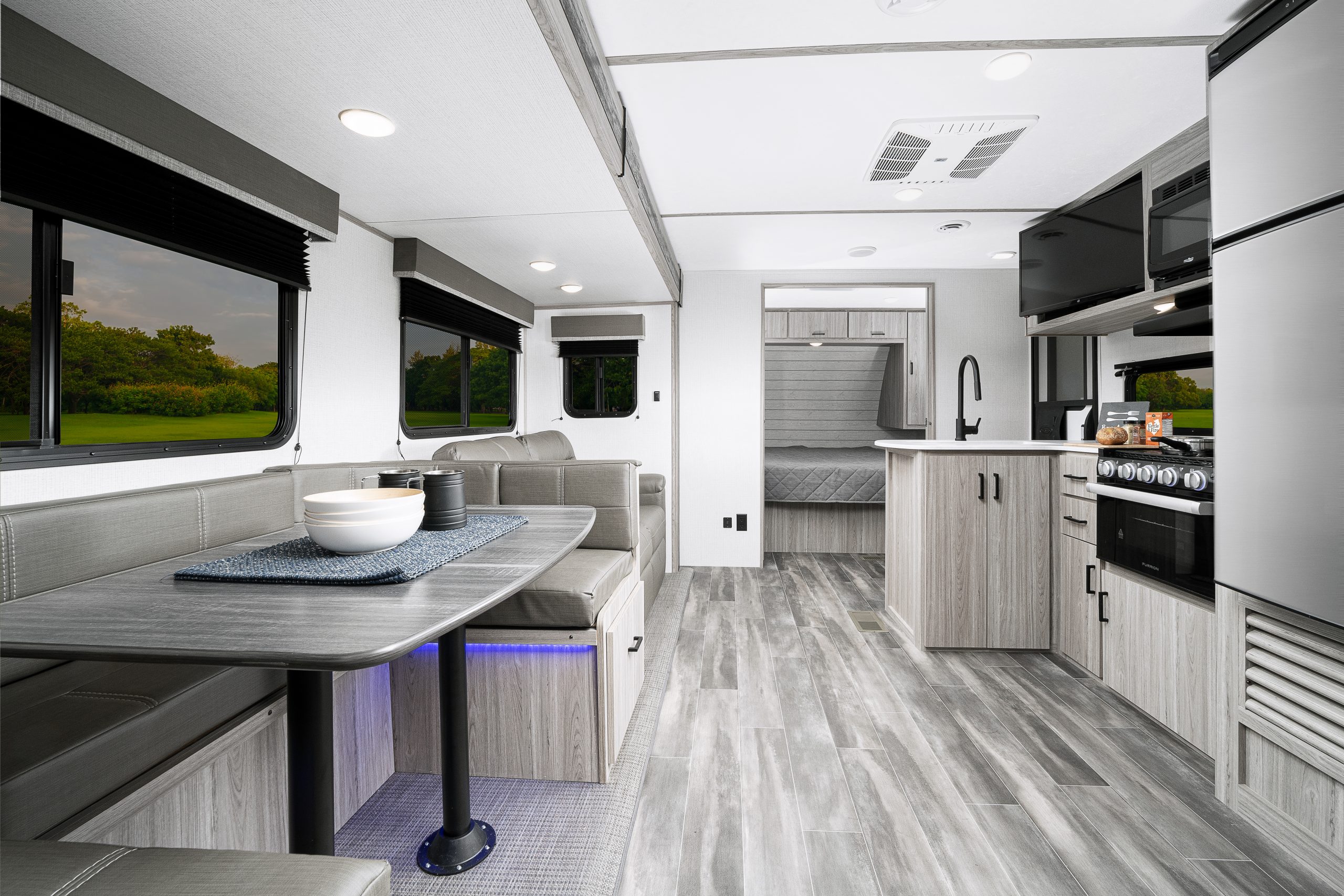 Travel Trailer: Keystone Passport SL 282QB
