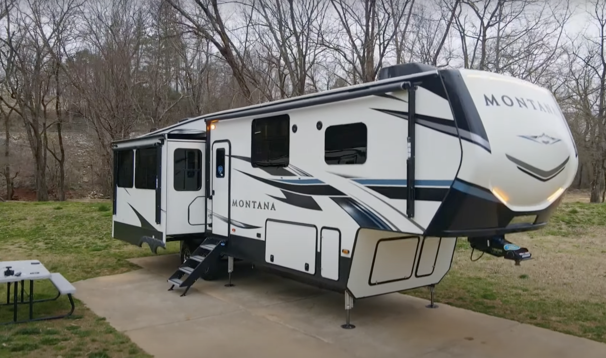 Keystone Montana 312RL exterior