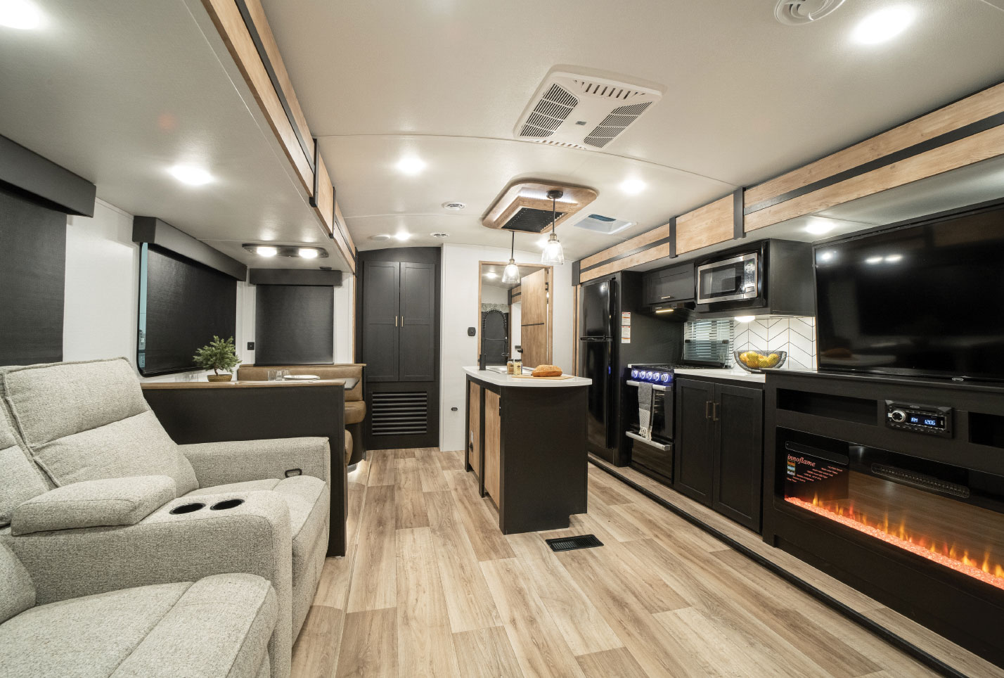 Keystone Outback Ultra-Lite 244UBH Galley