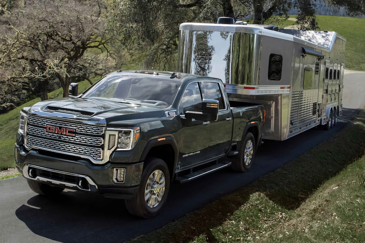 A Look at the Best 2022 Heavy Duty Pickup Trucks For Towing an RV