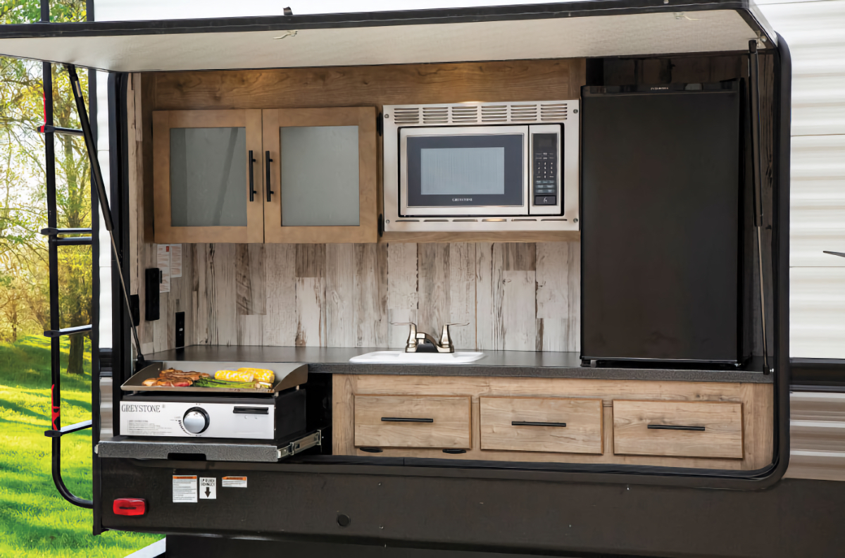 Dining Out Rvs With Exterior Kitchens