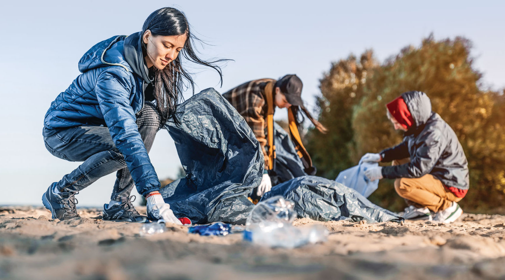 Volunteers Clean Beach
