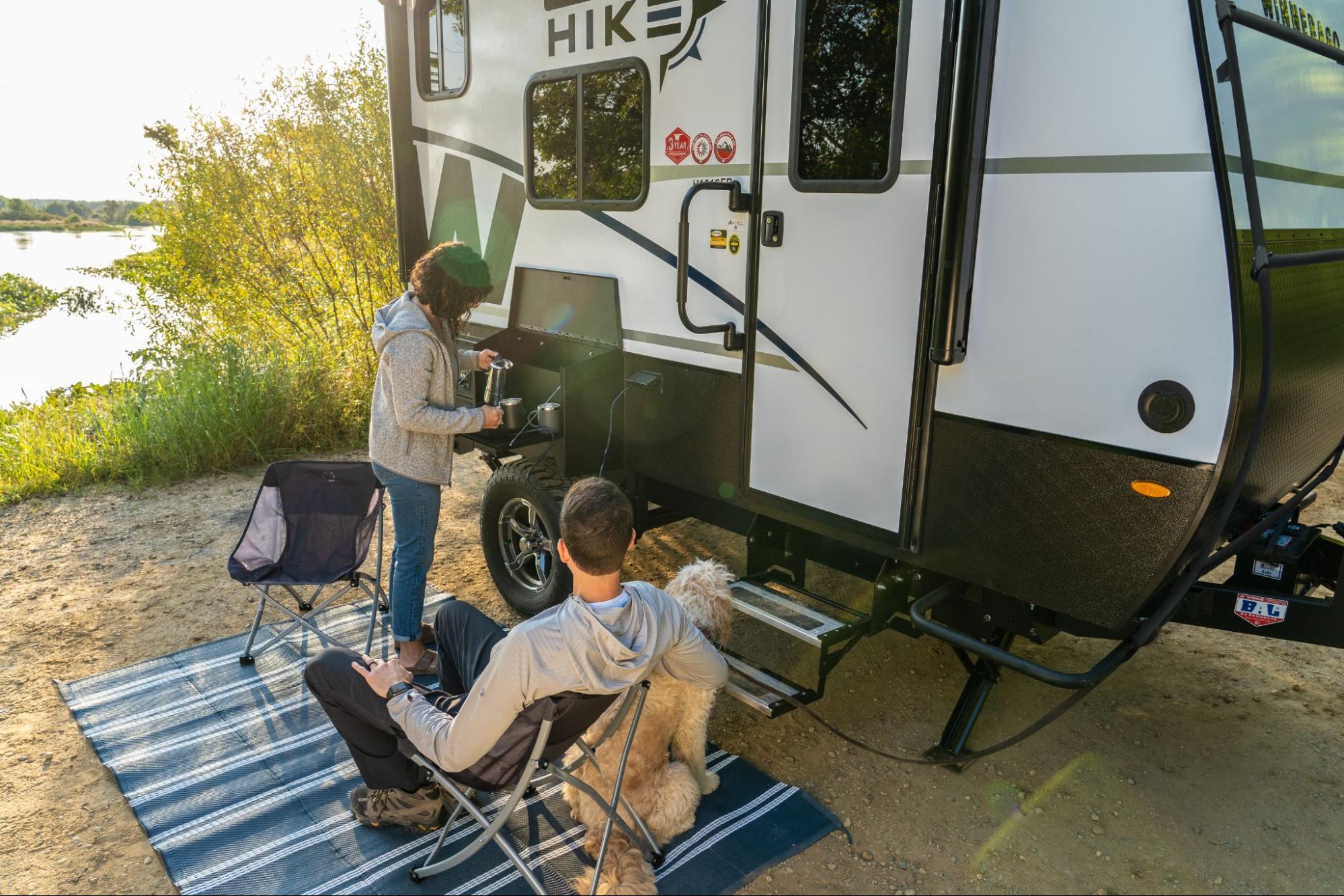 Winnebago HIKE 100 patio area