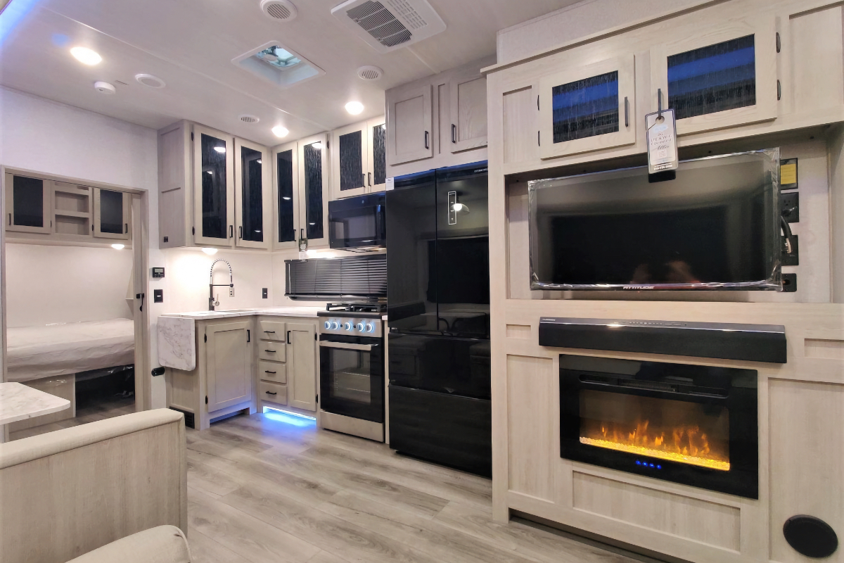 East to West RV Introduces New Travel Trailer Made for FullTimers