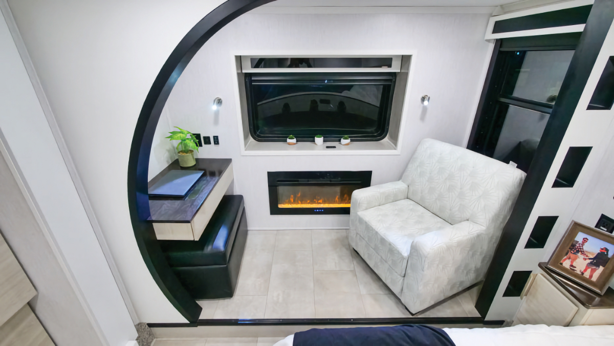 RVs with office space