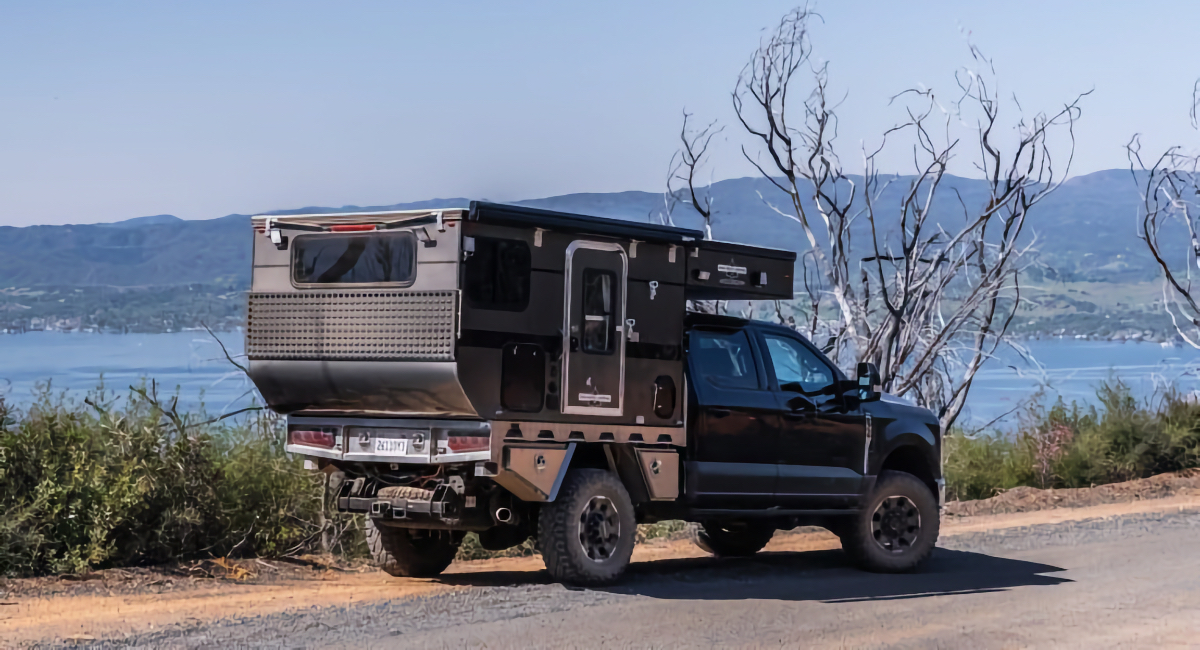 Four Wheel Campers Hawk+