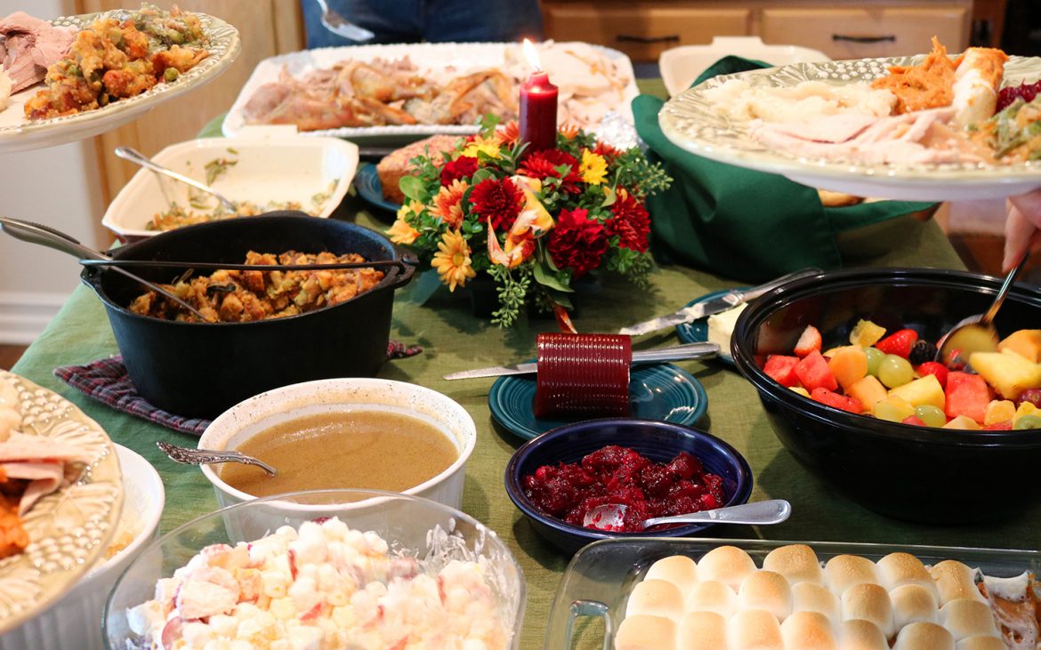 Friendsgiving table setting