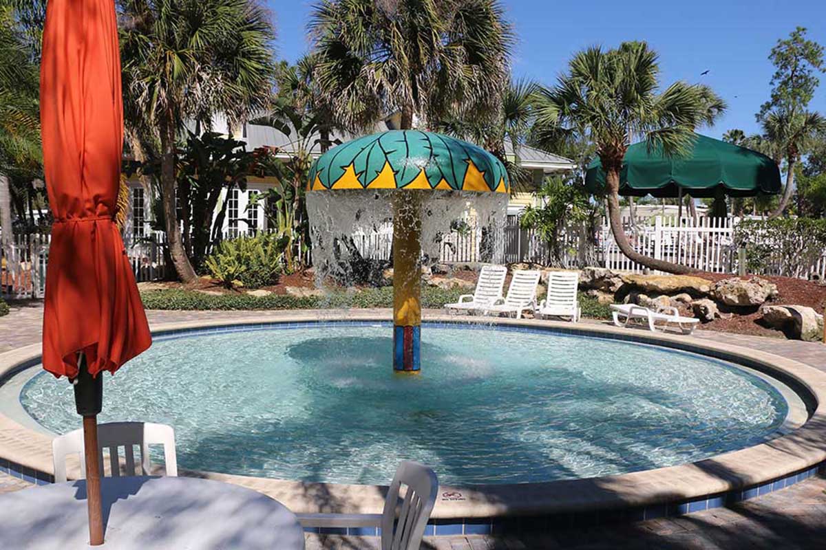 Splash pool circular shape.