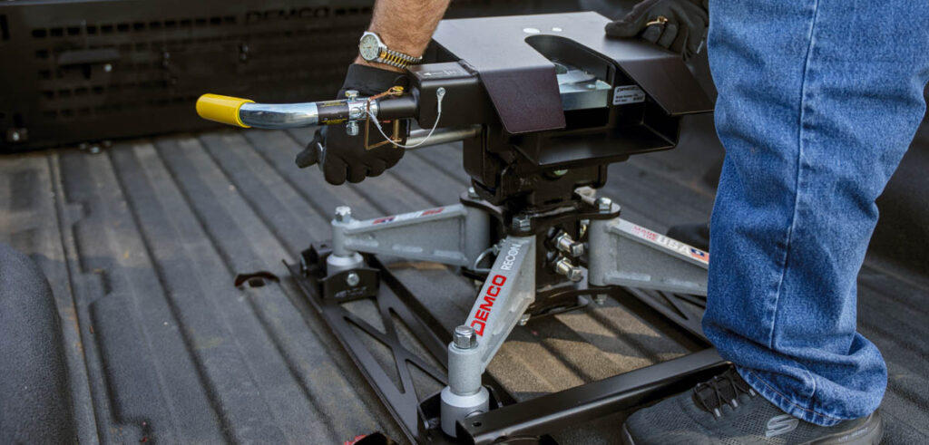 Demco Recon Stealth folding hitch