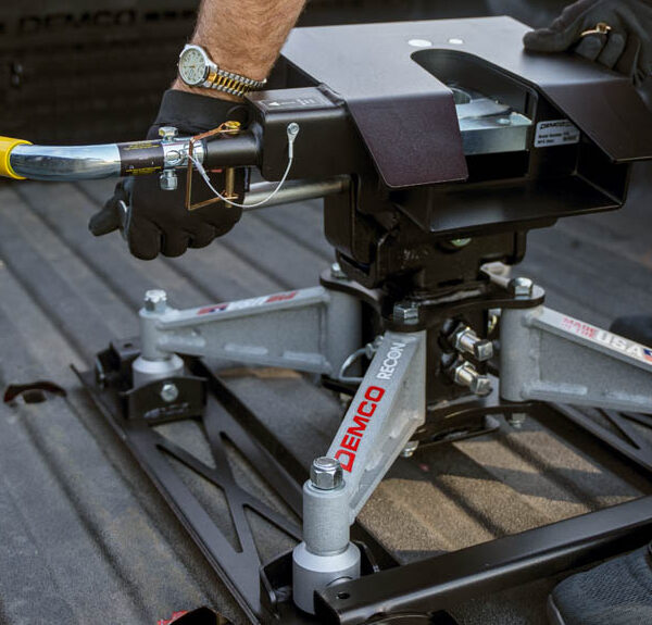 Demco Recon Stealth folding hitch