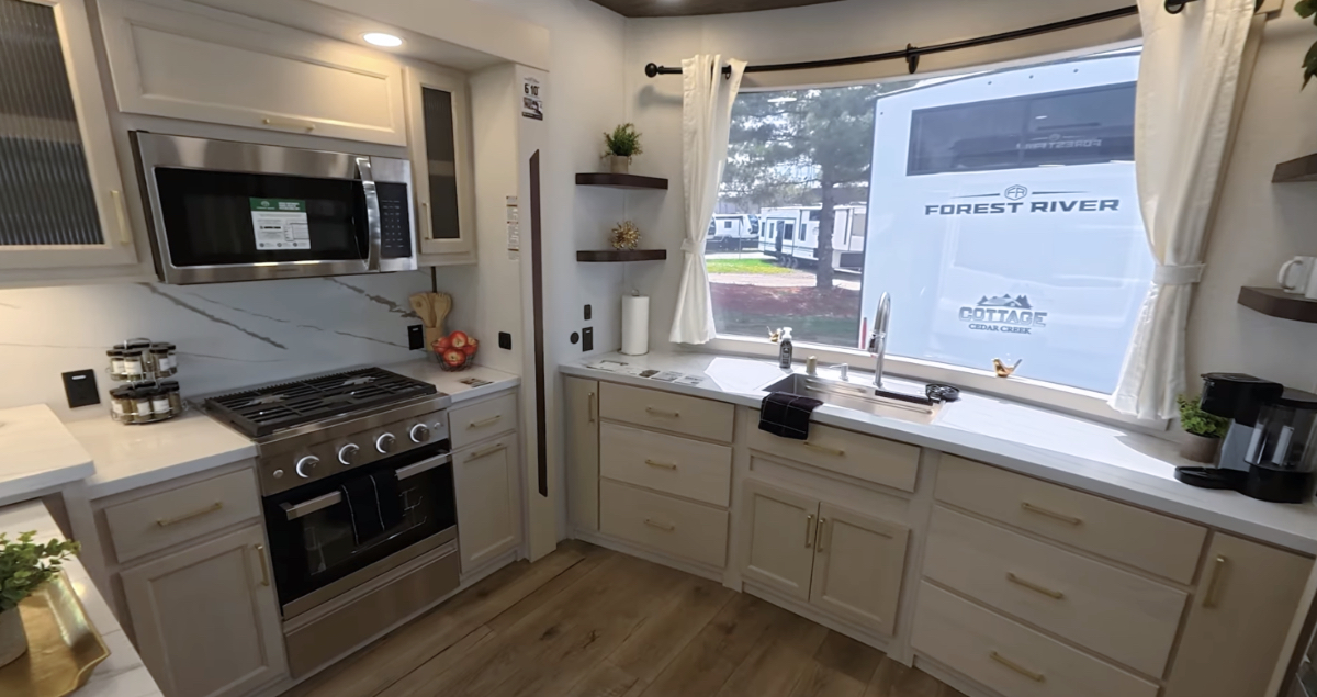 Forest River Cedar Creek Cottage 40CMK