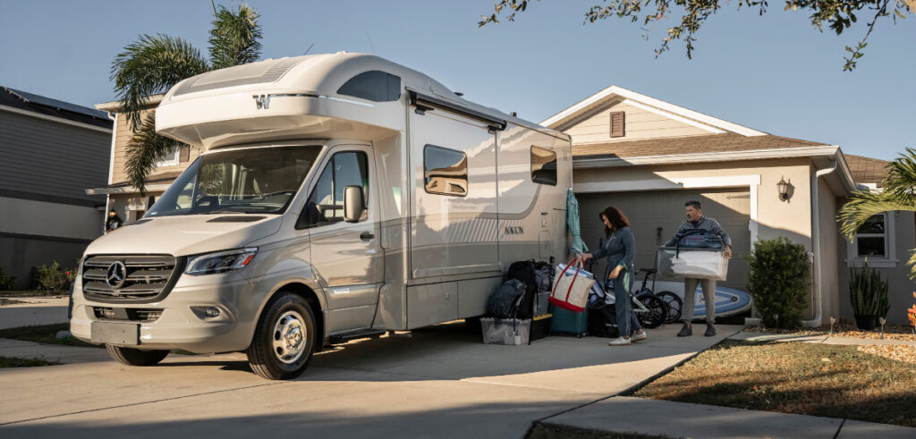 Winnebago Navion 24R