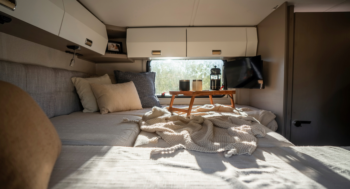 Winnebago Navion 24R