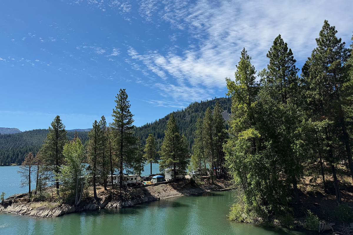 RVs camping on lakeside Cascade Mountains.